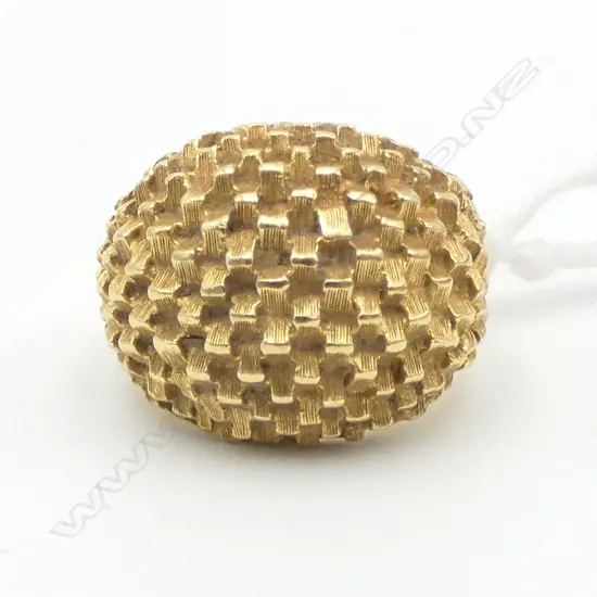 18 CT GOLD RING 6.13gms (SIZE F Very small size)