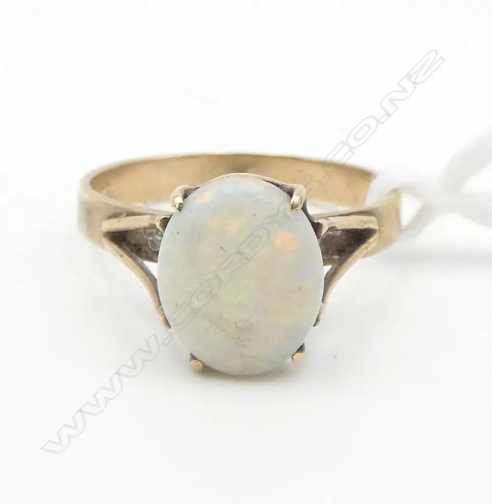 VINTAGE 9ct GOLD & OPAL CABOCHON RING 4 claw mount 2.2gms SIZE N 1/2 Image 1++