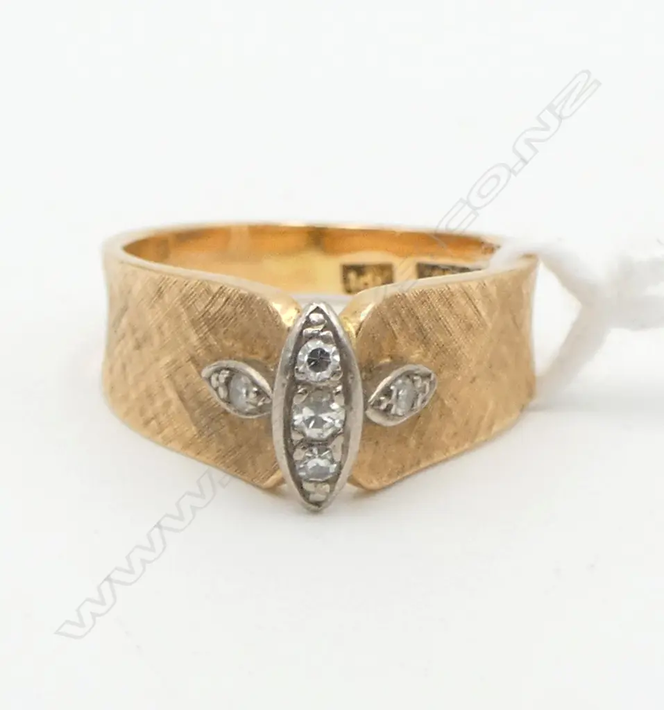 RETRO 18CT GOLD AND DIAMOND RING 4.90gms SIZE J 1/2 Image 1++