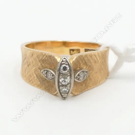 RETRO 18CT GOLD AND DIAMOND RING 4.90gms SIZE J 1/2