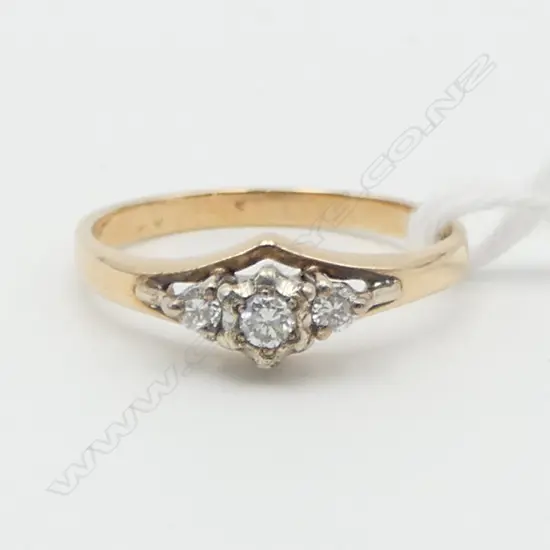 9ct GOLD & 3 DIAMOND RING 1.86gms SIZE N
