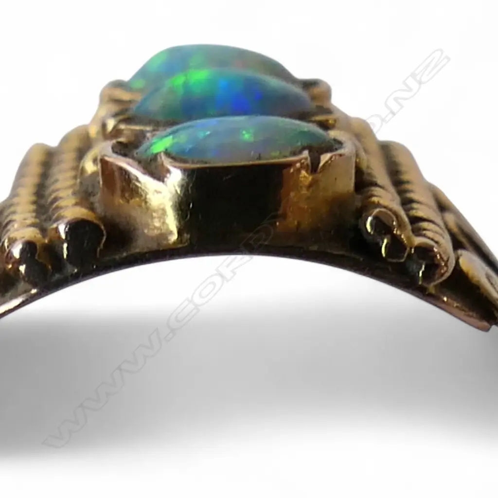 18CT GOLD AND OPAL RING 3.14gms SIZE L Image 1++