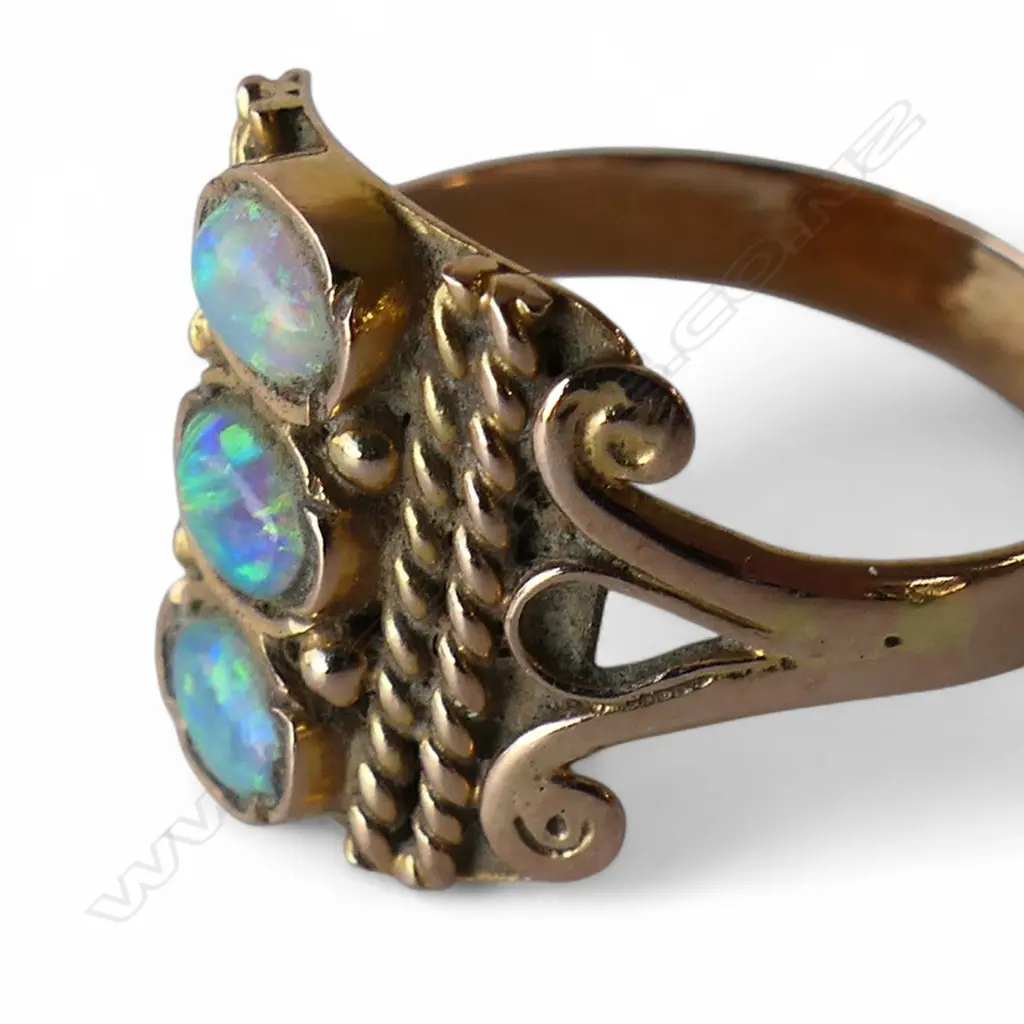 18CT GOLD AND OPAL RING 3.14gms SIZE L Image 1++