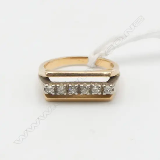 RETRO 18CT GOLD AND DIAMOND RING SIZE J 1/2