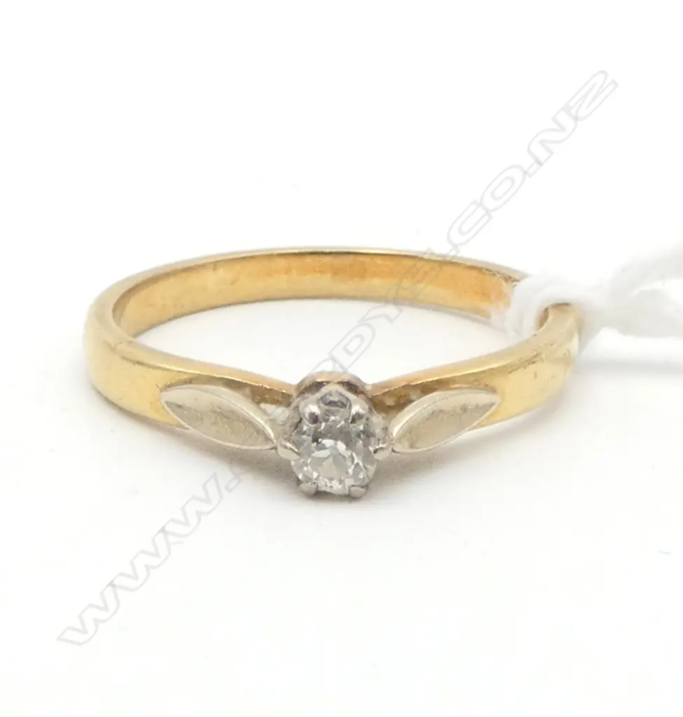 18ct GOLD & DIAMOND SOLITAIRE RING 3gms Image 1++