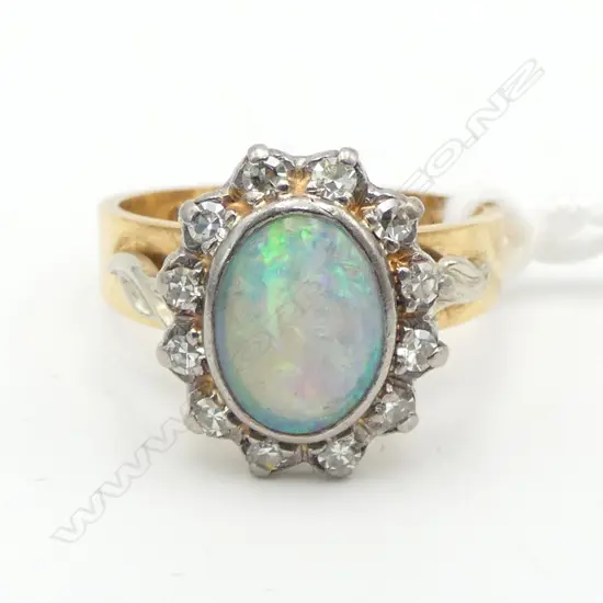 18ct GOLD OPAL cabochon & DIAMOND CLUSTER RING 5.27gms SIZE M