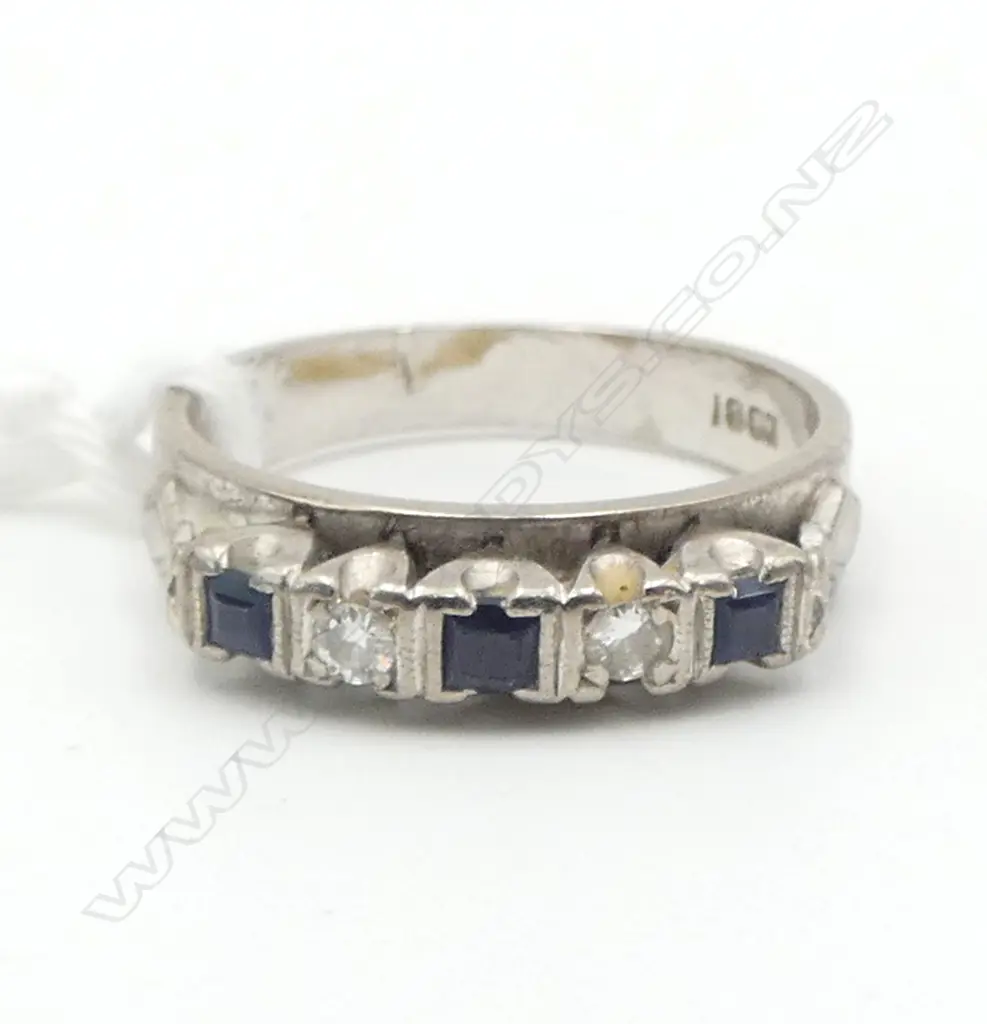 18ct W/GOLD, SAPPHIRE & DIAMOND RING 5.33gms SIZE O Image 1++