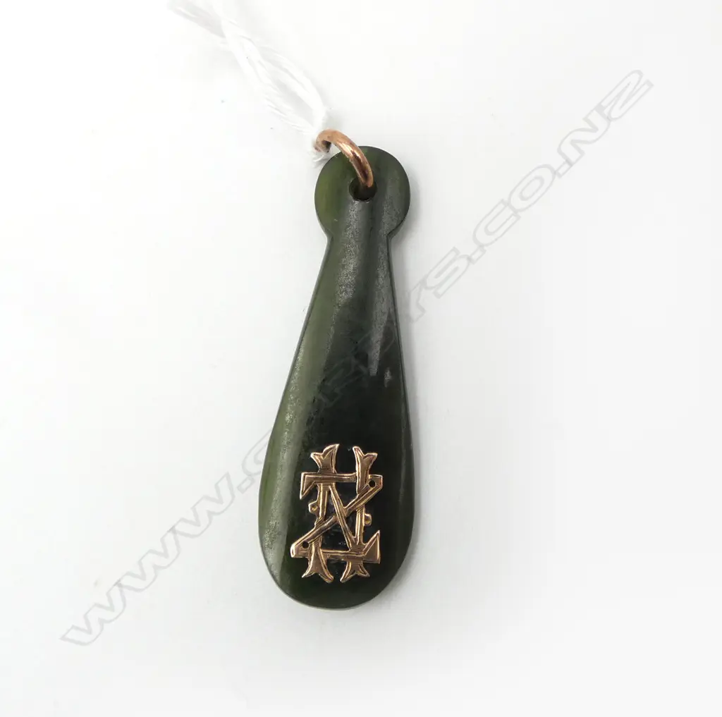 OLD GREENSTONE MERE PENDANT with 9ct GOLD "NZ" DECORATION L.45mm Image 1++