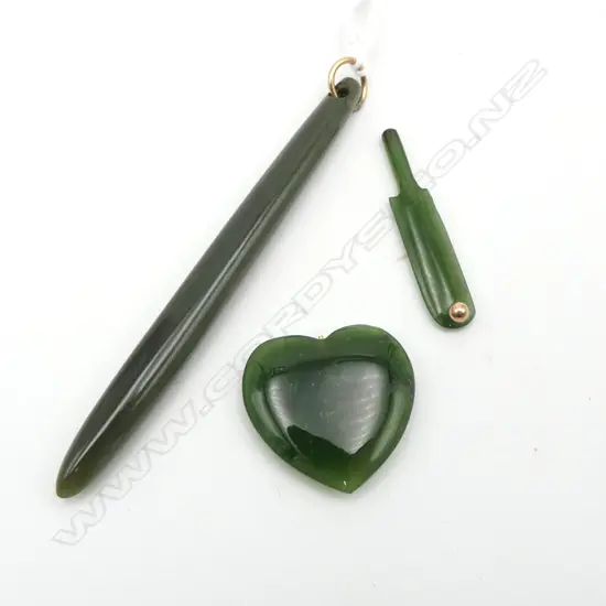 GREENSTONE PENDANT, HEART & CRICKET BAT with small 9ct BALL
