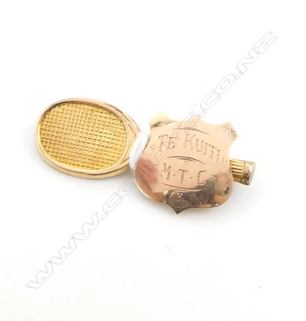 EARLY 20thC 9ct gold & 9ct metal lined TENNIS RACQUET PRIZE BROOCH 2.25gms total Image 1++