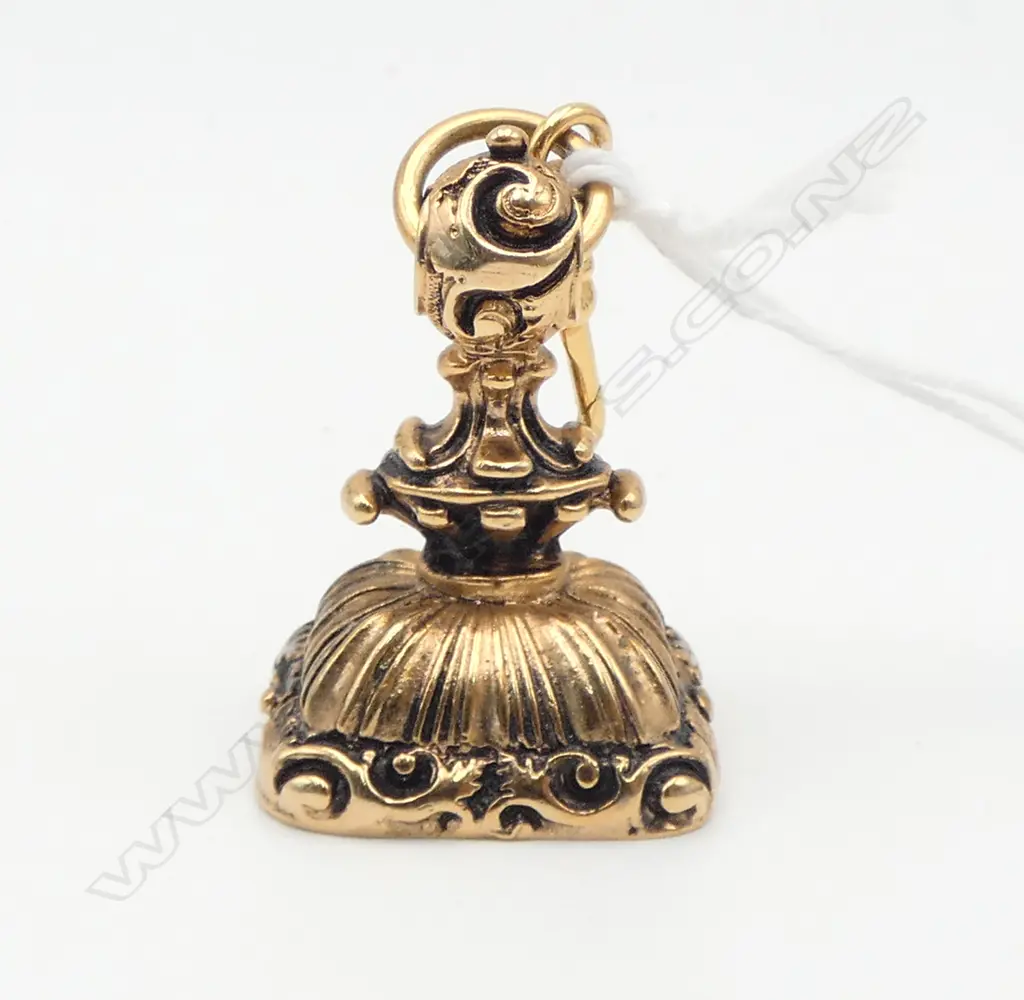 GOLD PLATED ANTIQUE STYLE LGE FOB SEAL Image 1++