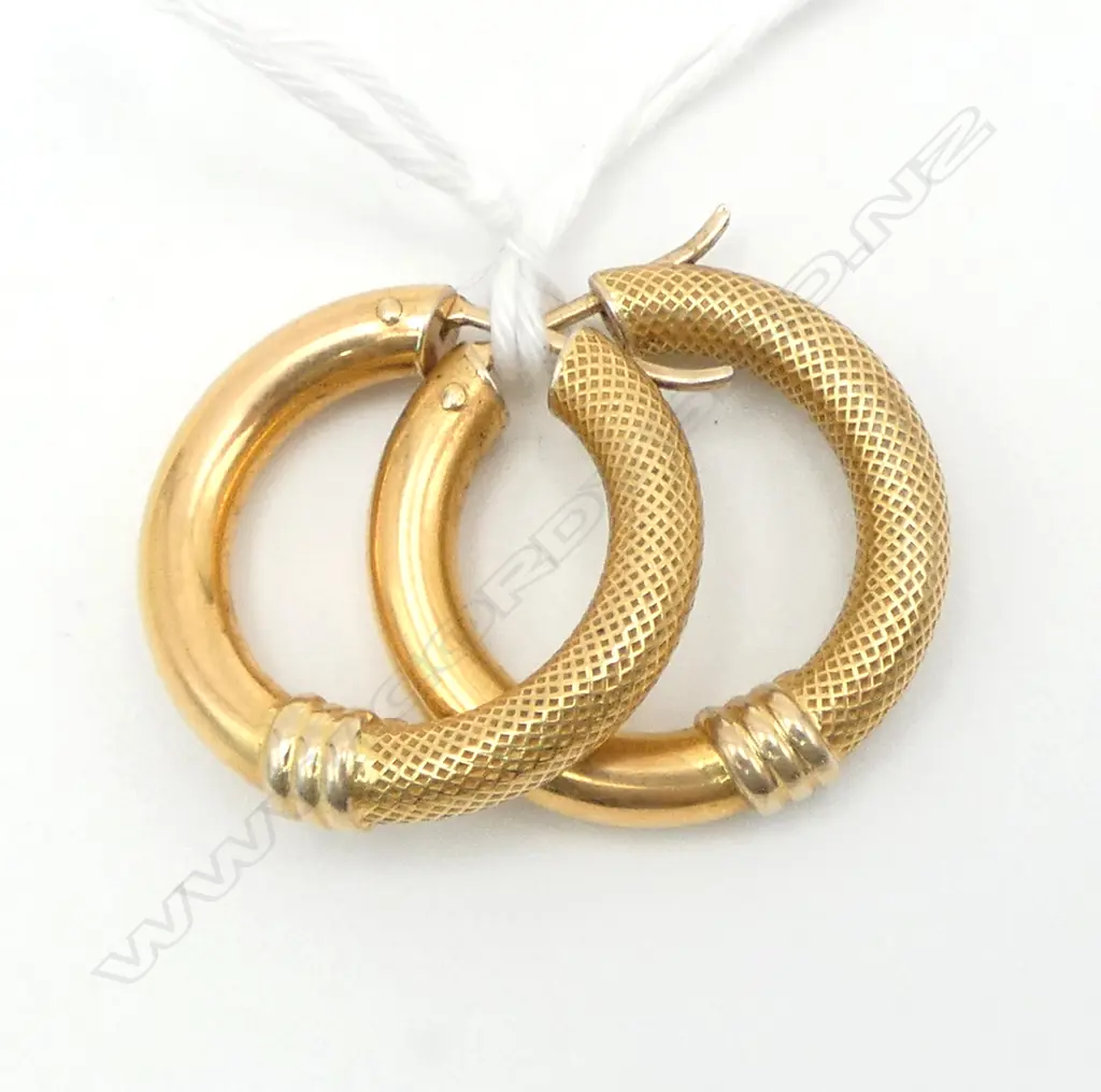 PR ITALIAN 18ct GOLD HOOP EARRINGS for pierced ears 4.48gms Image 1++