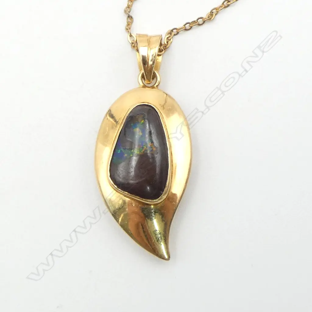 18ct gold framed boulder OPAL PENDANT 4.1gm on gold plate NECKLACE Image 1++