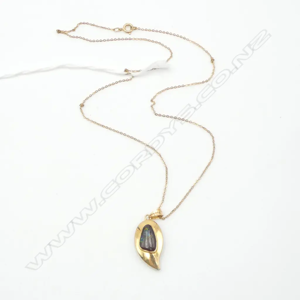 18ct gold framed boulder OPAL PENDANT 4.1gm on gold plate NECKLACE Image 1++