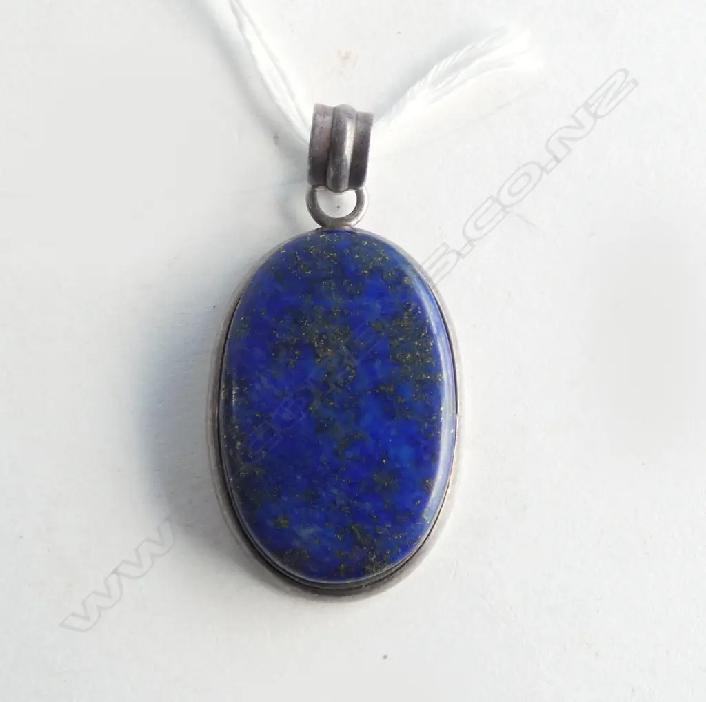 VINTAGE LGE LAPIS LAZULI & SILVER FRAMED PENDANT  Image 1++