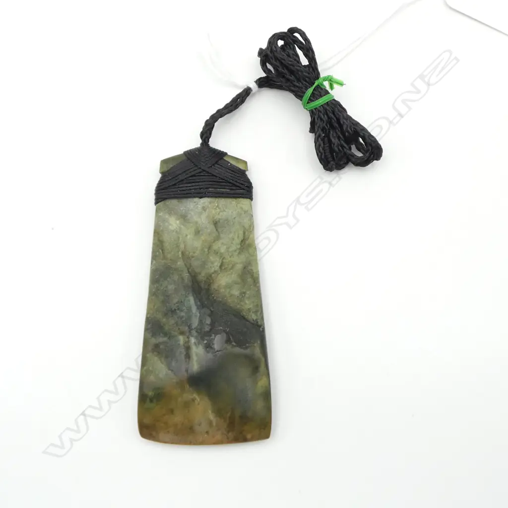 MARSDEN  POUNAMU HEI TOKI (with woven cord) L.100mm Image 1++