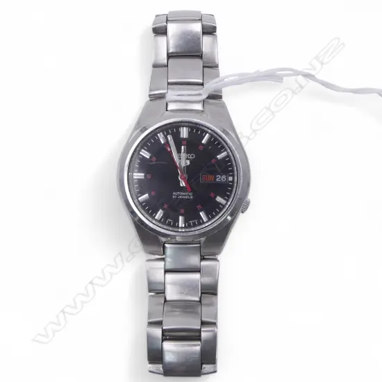 SEIKO VINTAGE '5' GENT'S 21 JEWEL AUTO WRISTWATCH running. Stainless steel. Black dial