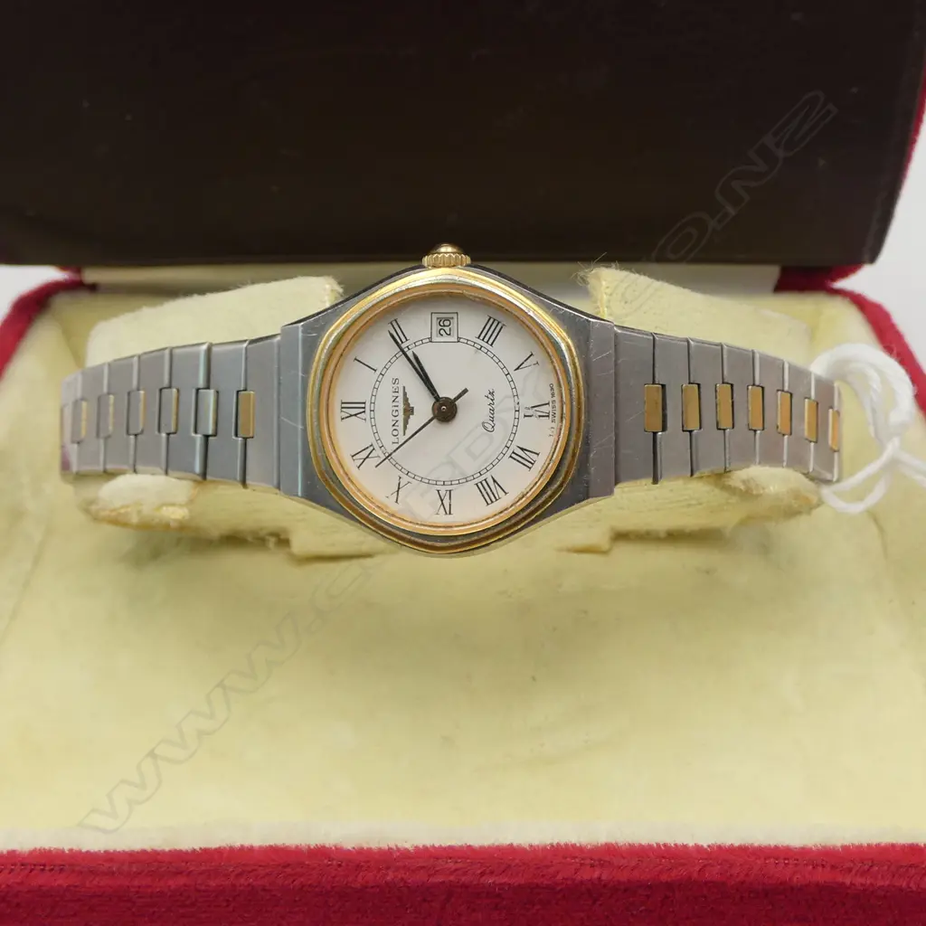 VINTAGE LONGINES LADIES stainless quartz WRISTWATCH w box & papers running Image 1++
