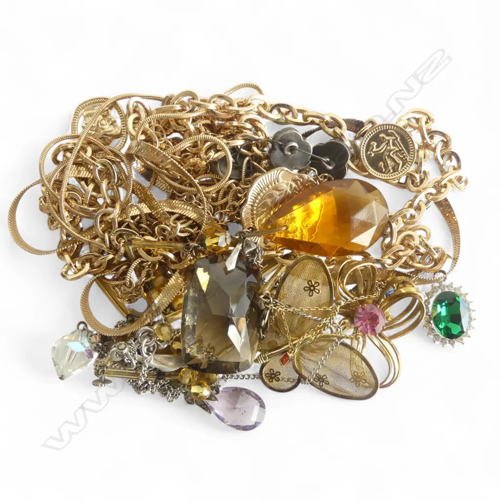 ASST. COSTUME JEWELLERY INCLUDING A LARGE SMOKEY QUARTZ PENDANT Image 1++