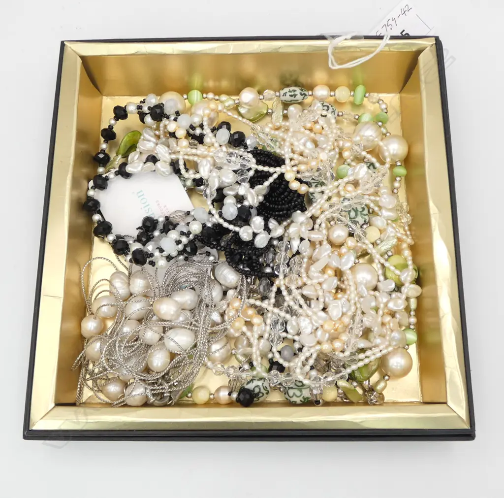 ASST. FRESHWATER PEARL & GLASS BEAD NECKLACES Image 1++