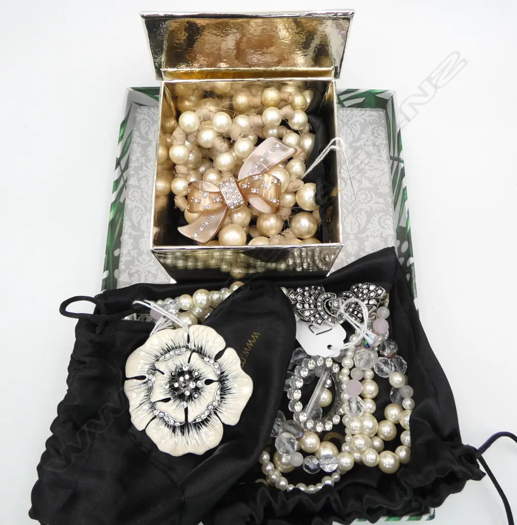 3 MIMCO COSTUME NECKLACES; PEARL w DETATCHABLE RIBBON BROOCH, PEARL/CRYSTAL & CREAM BROOCH Image 1++