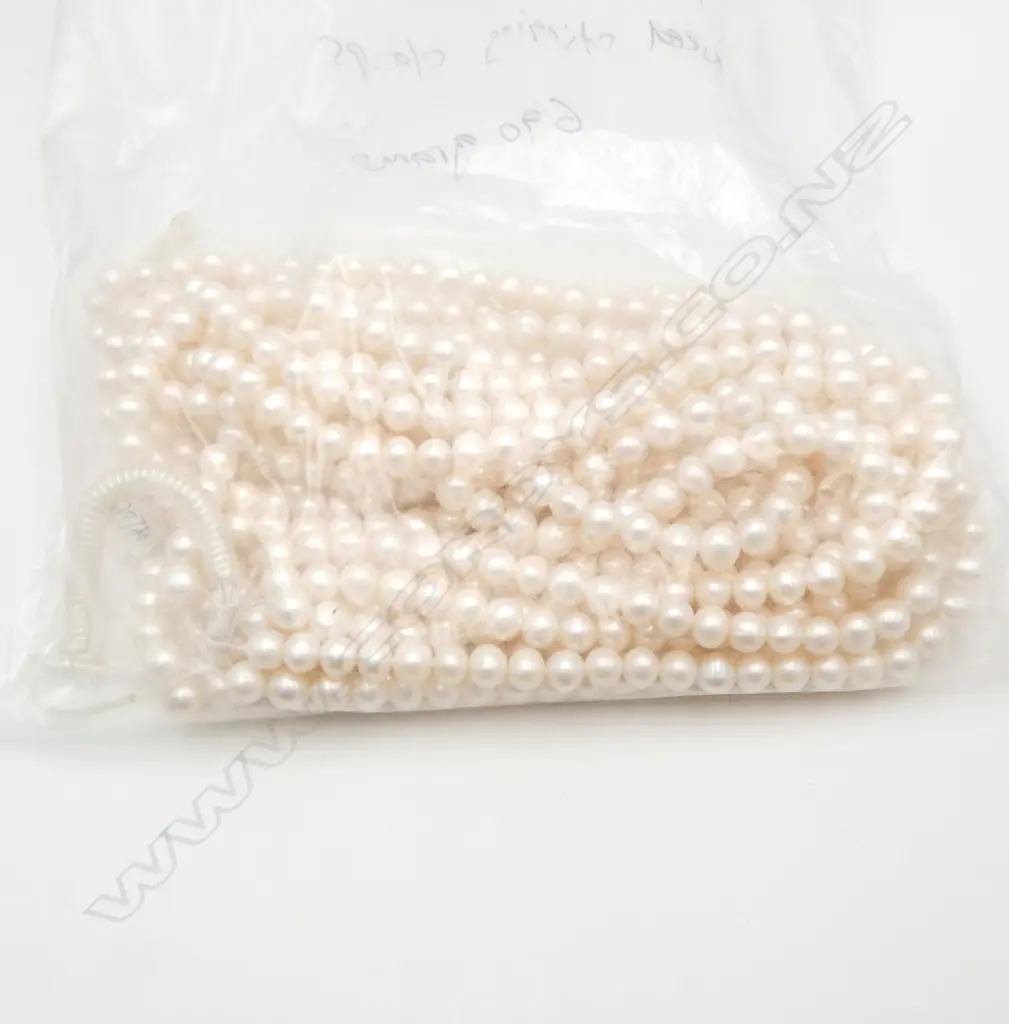 MULTIPLE STRANDS of 9mm FRESHWATER PEARLS , NEEDS RE-THREADING & CLASPS, 690gm Image 1++