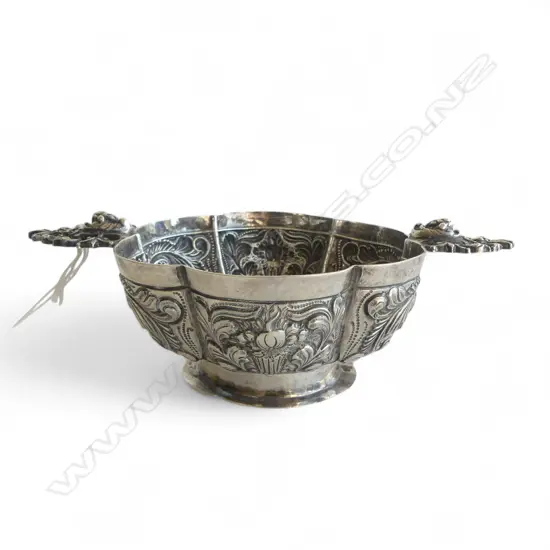 EUROPEAN SILVER PORRINGER, MULTIPLE HALL MARKS TO BASE, 114gms, W.165mm