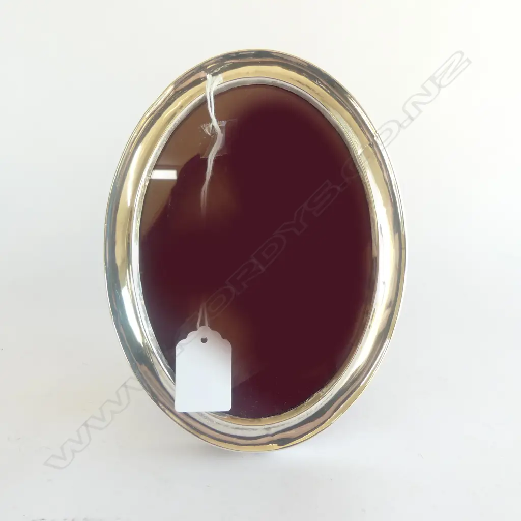 STG SILVER OVAL PHOTO FRAME, CHESTER 1914 175x135mm Image 1++