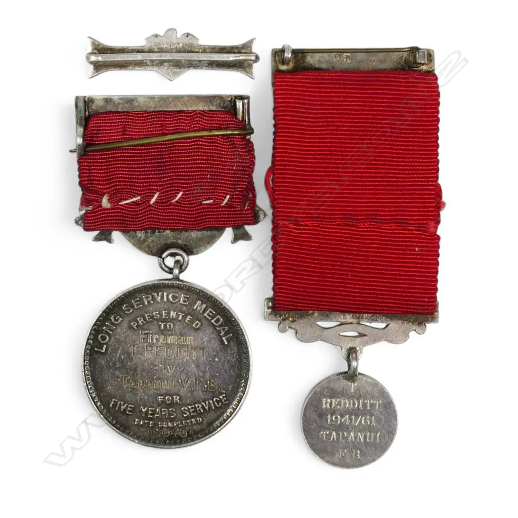 Anton Teutenberg & David Butcher UFBA medals to T. Redditt (Tapanui), Image 1++