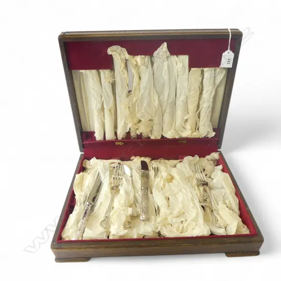 OAK CANTEEN OF DE MONTFORD EP CUTLERY L380MM