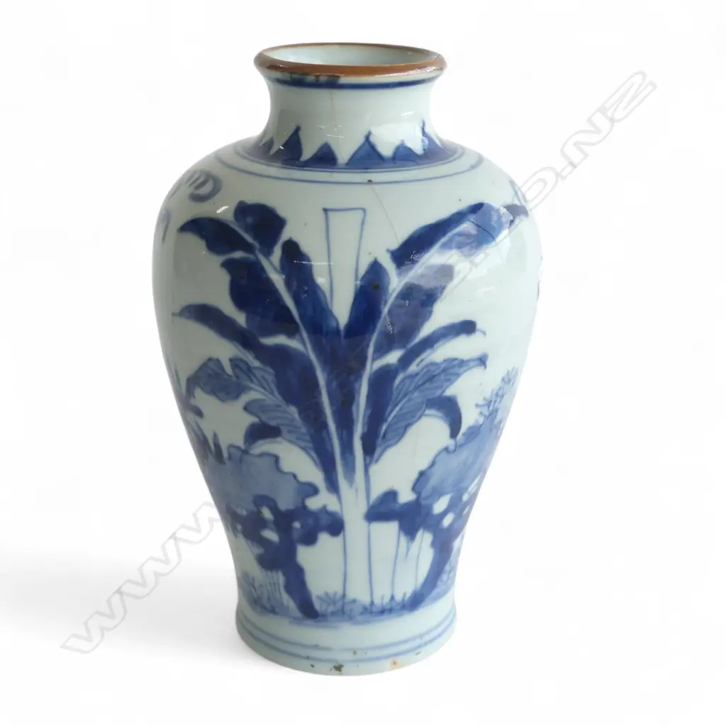 CHINESE B/W VASE H.180mm, HAIRLINE Image 1++