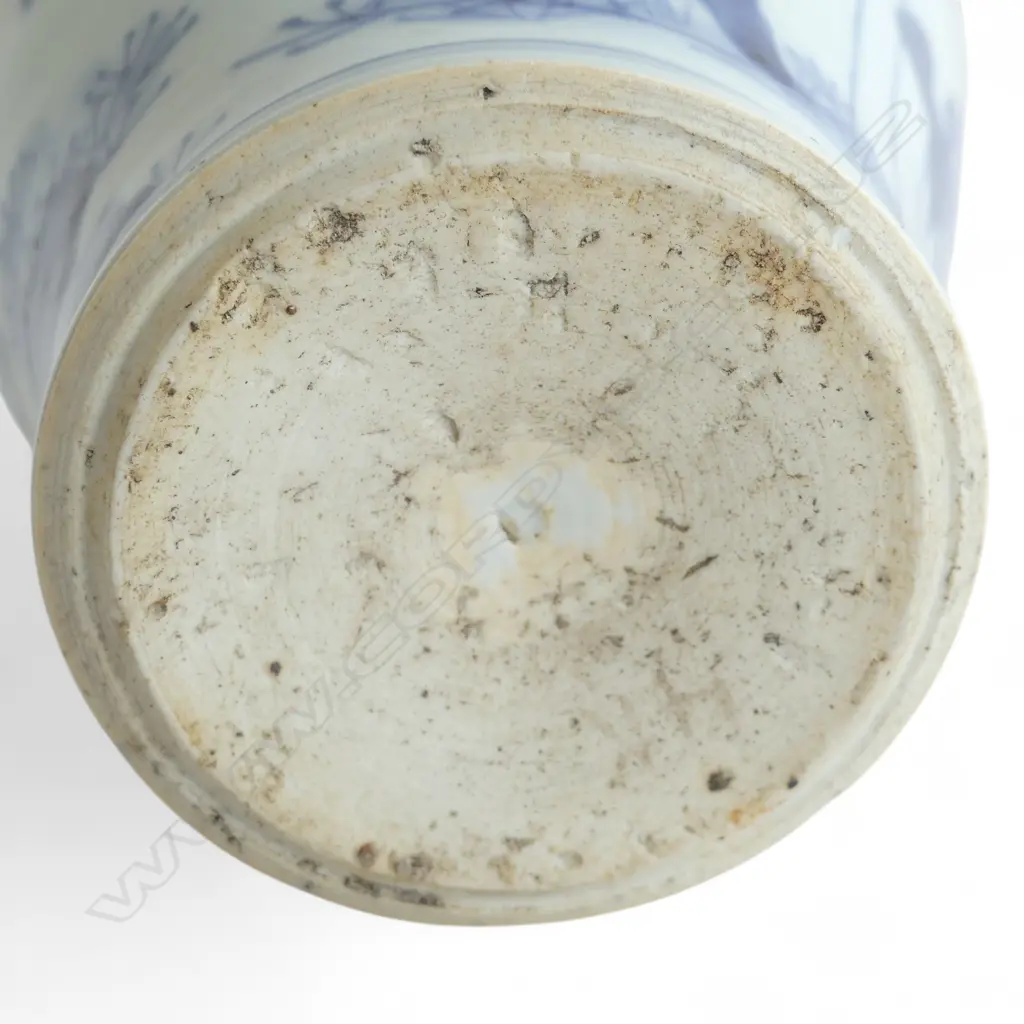 CHINESE B/W VASE H.180mm, HAIRLINE Image 1++