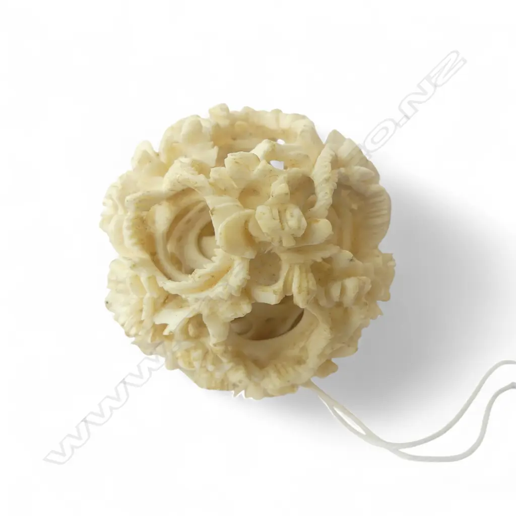 CHINESE CARVED IVORY PUZZLE BALL Dia.50mm Image 1++