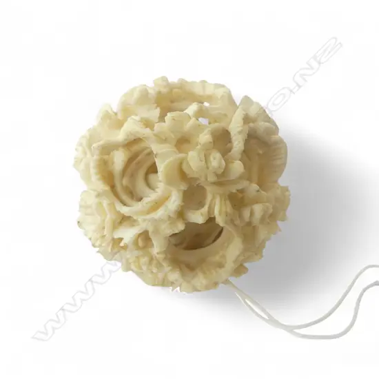 CHINESE CARVED IVORY PUZZLE BALL Dia.50mm