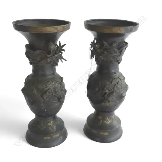 PR VICTORIAN JAPANESE BRONZE VASES, THREE-CLAW DRAGON IN RELIEF DECORATION, H.240mm