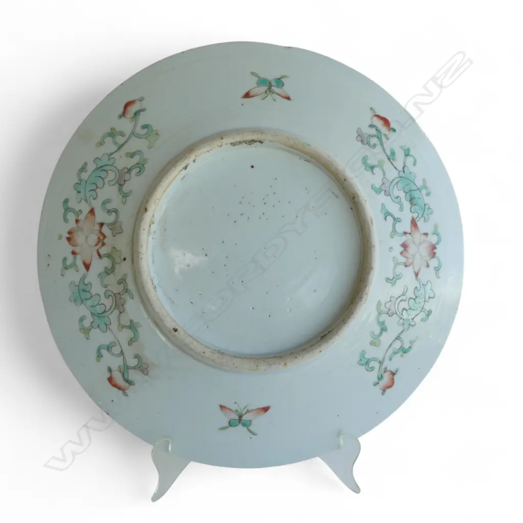 OLD JAPANESE PORCELAIN CHARGER, DECORATED WITH THREE-CLAW DRAGON, ON GREEN COLOURWAY, Dia.293mm  Image 1++