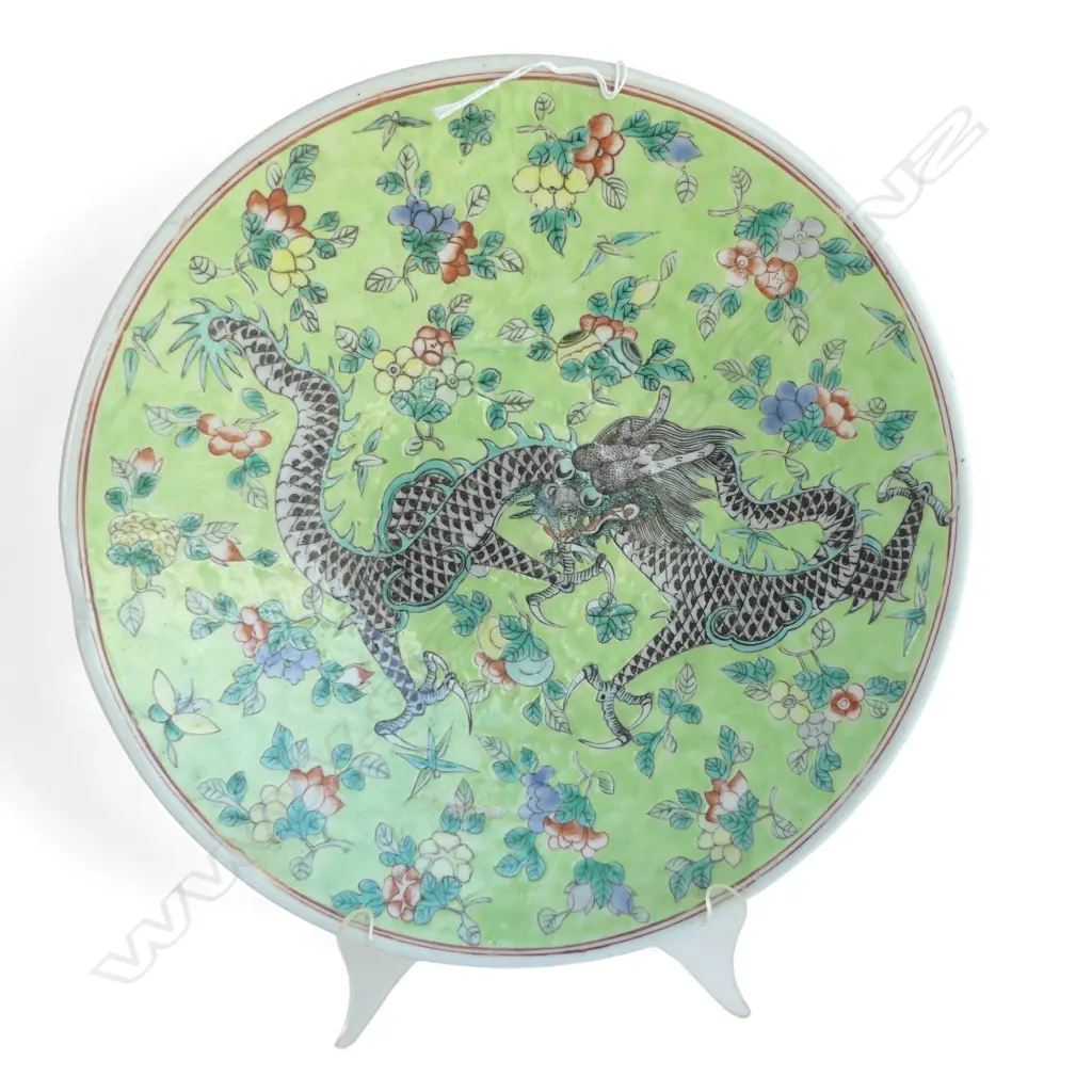 OLD JAPANESE PORCELAIN CHARGER, DECORATED WITH THREE-CLAW DRAGON, ON GREEN COLOURWAY, Dia.293mm  Image 1++