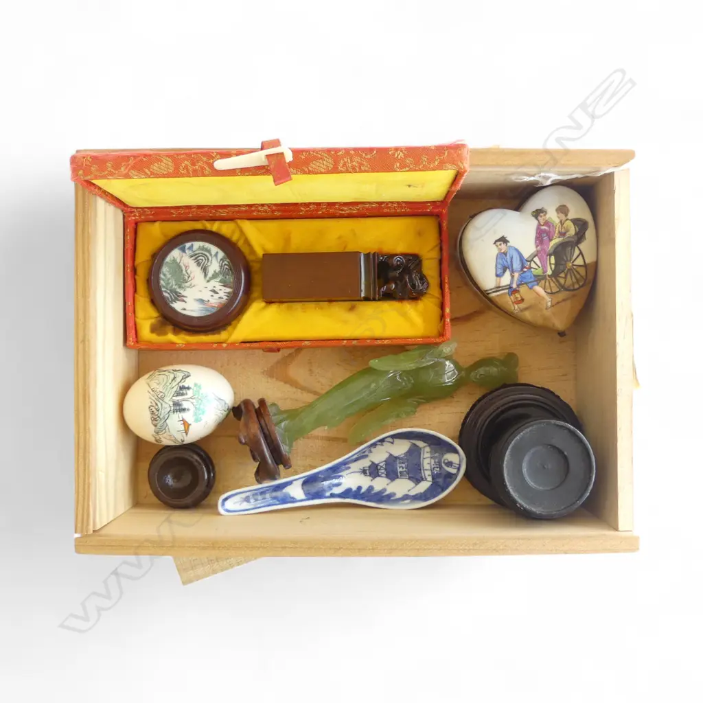 TRAY OF 8 ORIENTAL COLLECTABLES  FAULT TO FIGURINE H150MM Image 1++