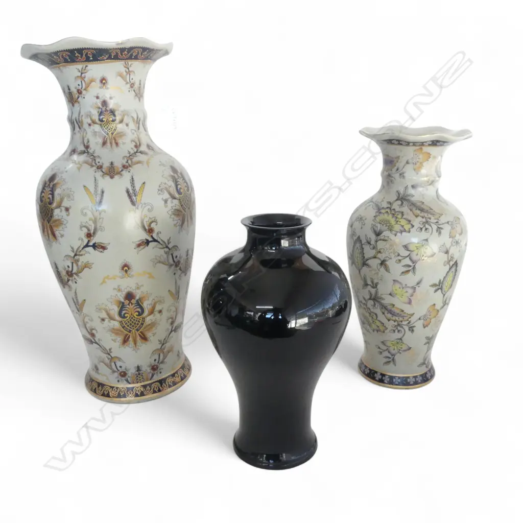 3 CHINESE VASES H.445mm Image 1++