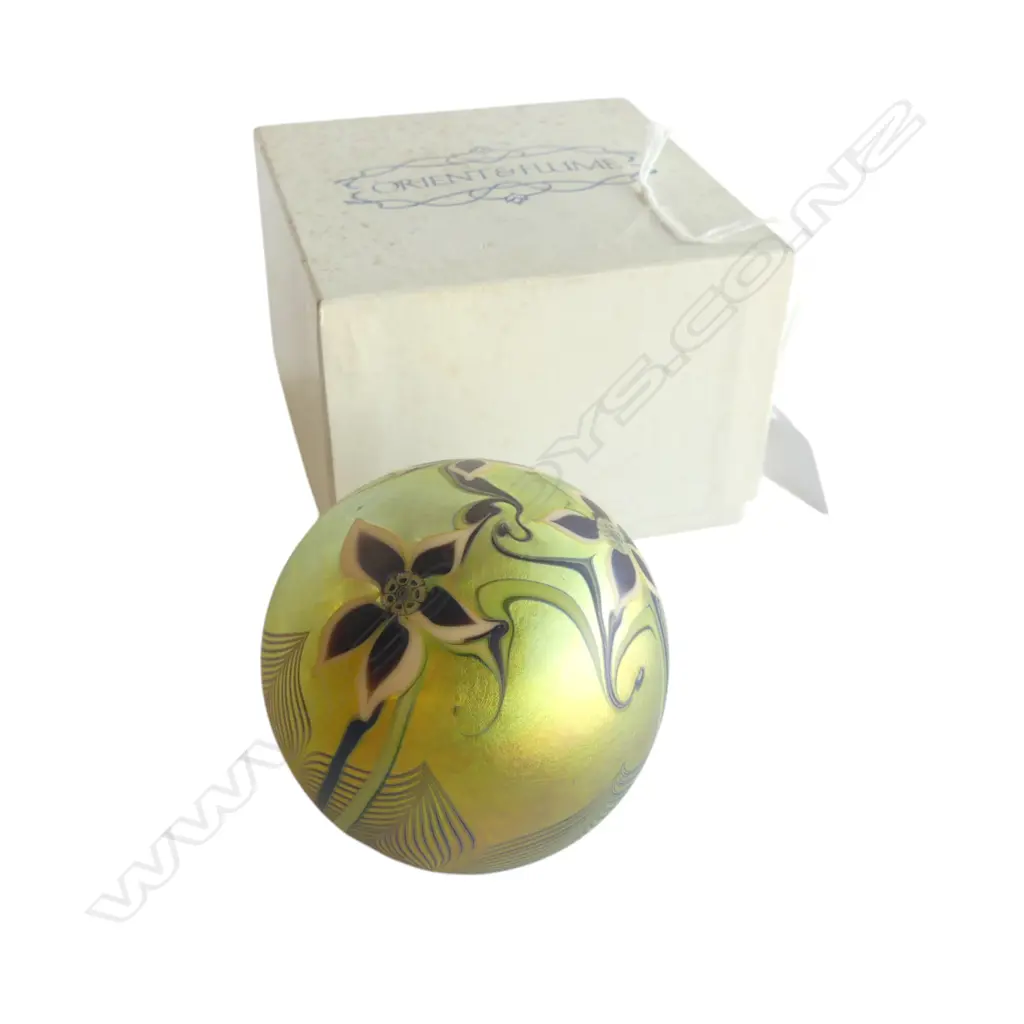 BOXED ORIENT & FLUME PAPER WEIGHT, SIGNED & DATED 1979 Image 1++