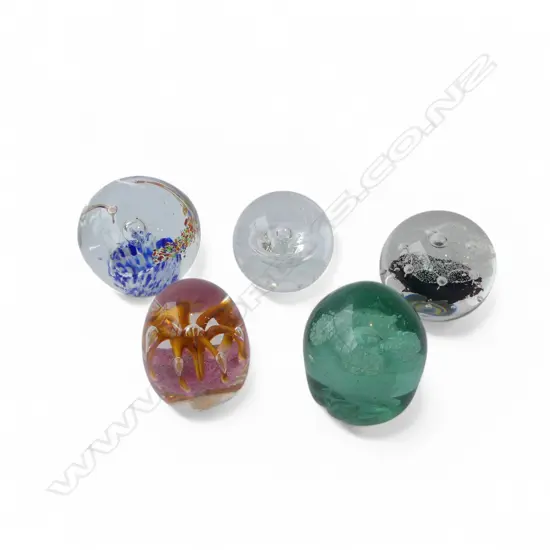 5 ART GLASS PAPERWEIGHTS, 2 CAITHNESS H.90mm