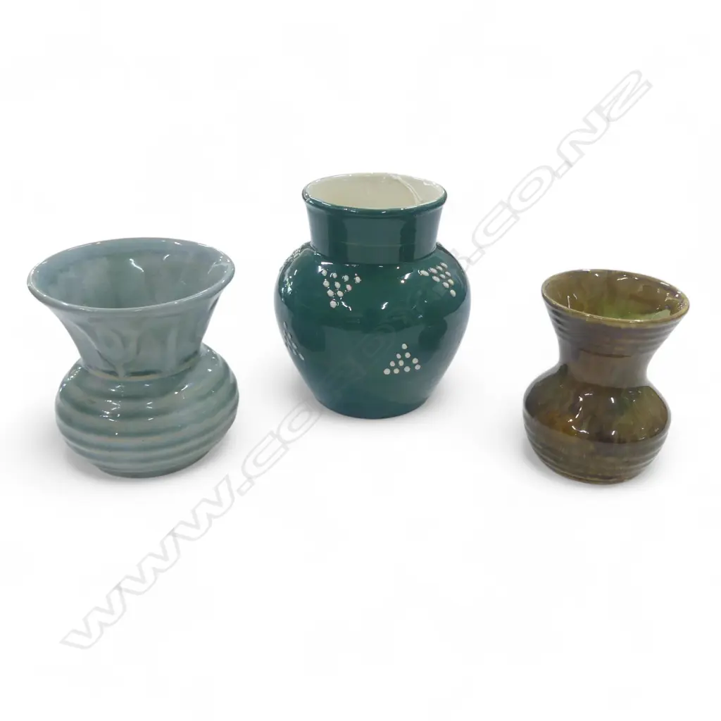 3 CROWN LYNN / AMBRICO VASES H.135mm Image 1++