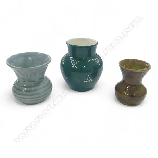 3 CROWN LYNN / AMBRICO VASES H.135mm