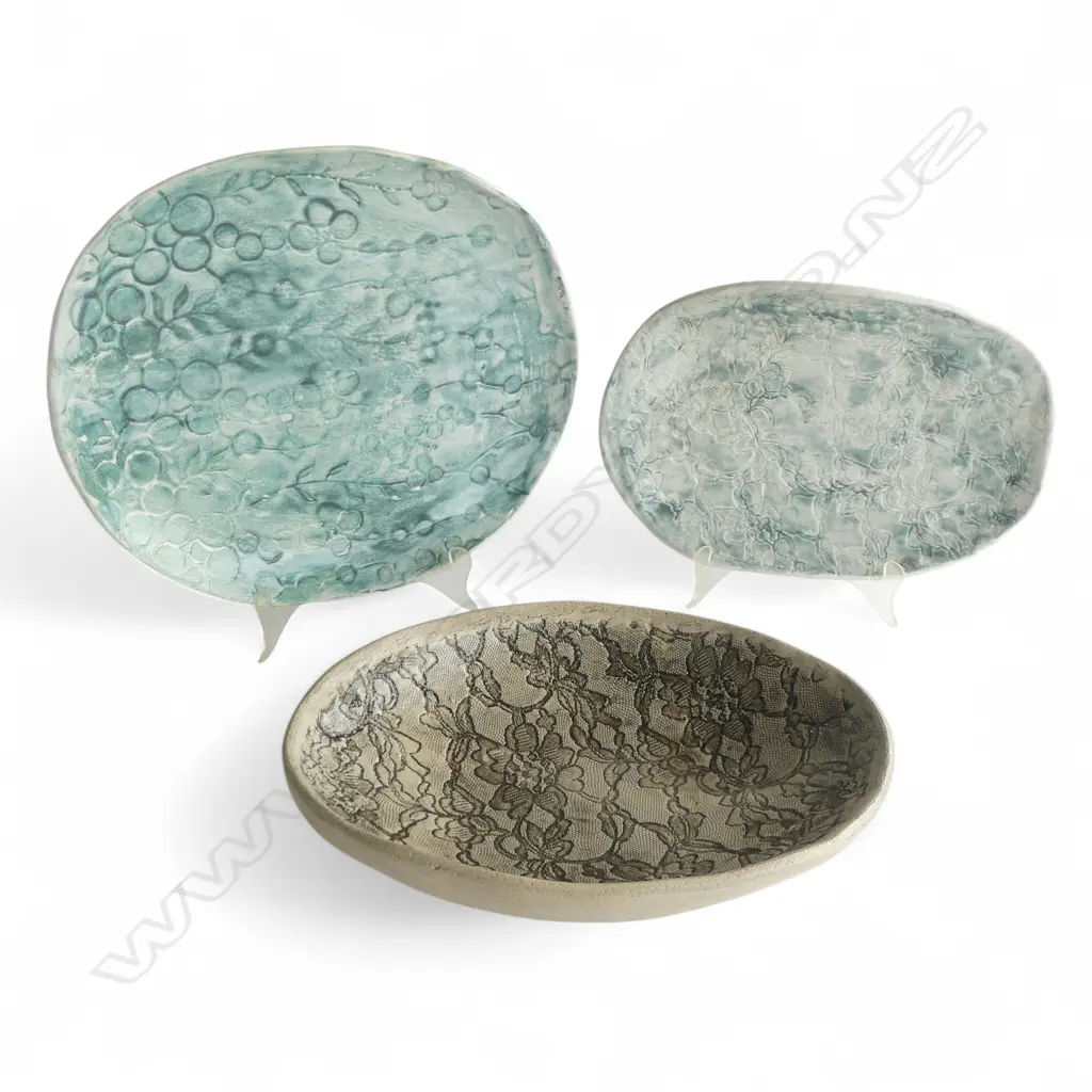 3 X OVAL POTTERY DISHES, LACE & FLORAL PATTERN, SIGNED SAL,LGST 320MM Image 1++