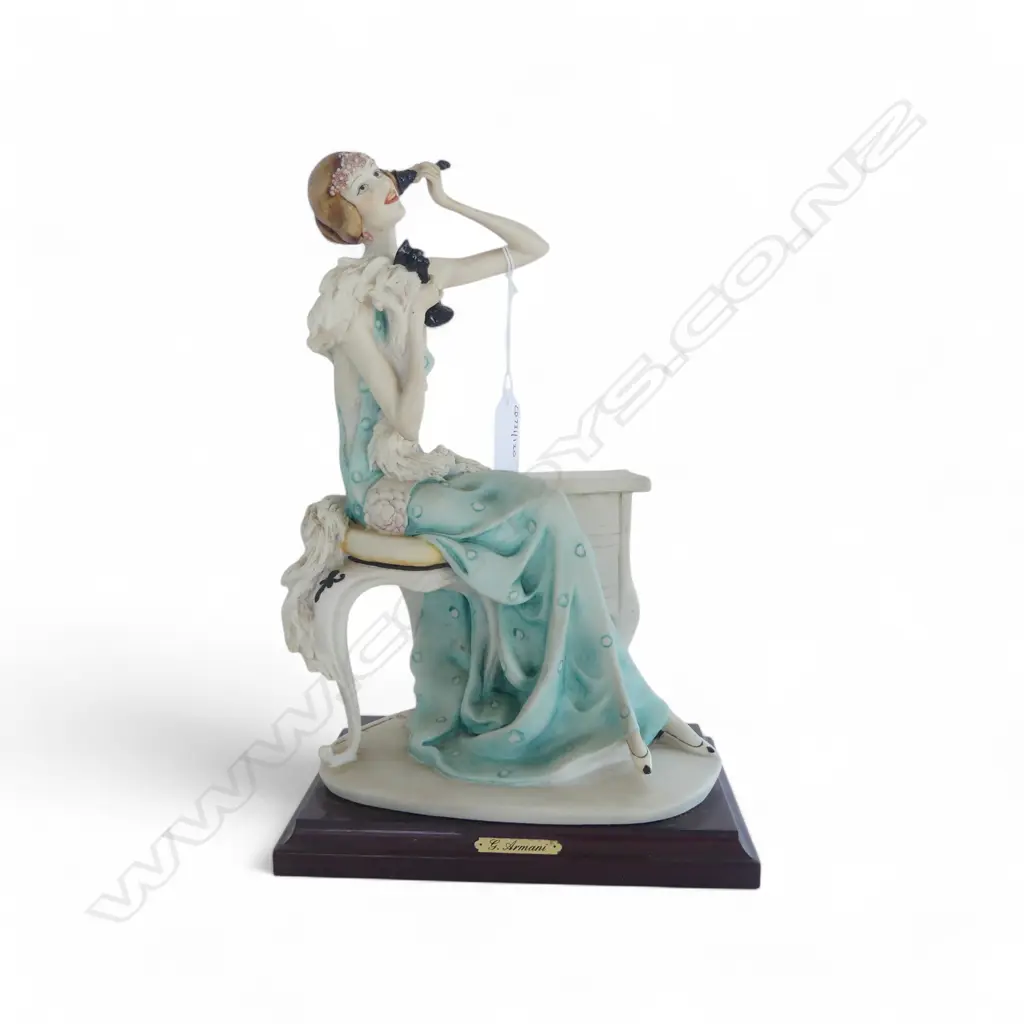 CAPODIMONTE ARMARNI FIGURE LADY ON PHONE H270MM Image 1++