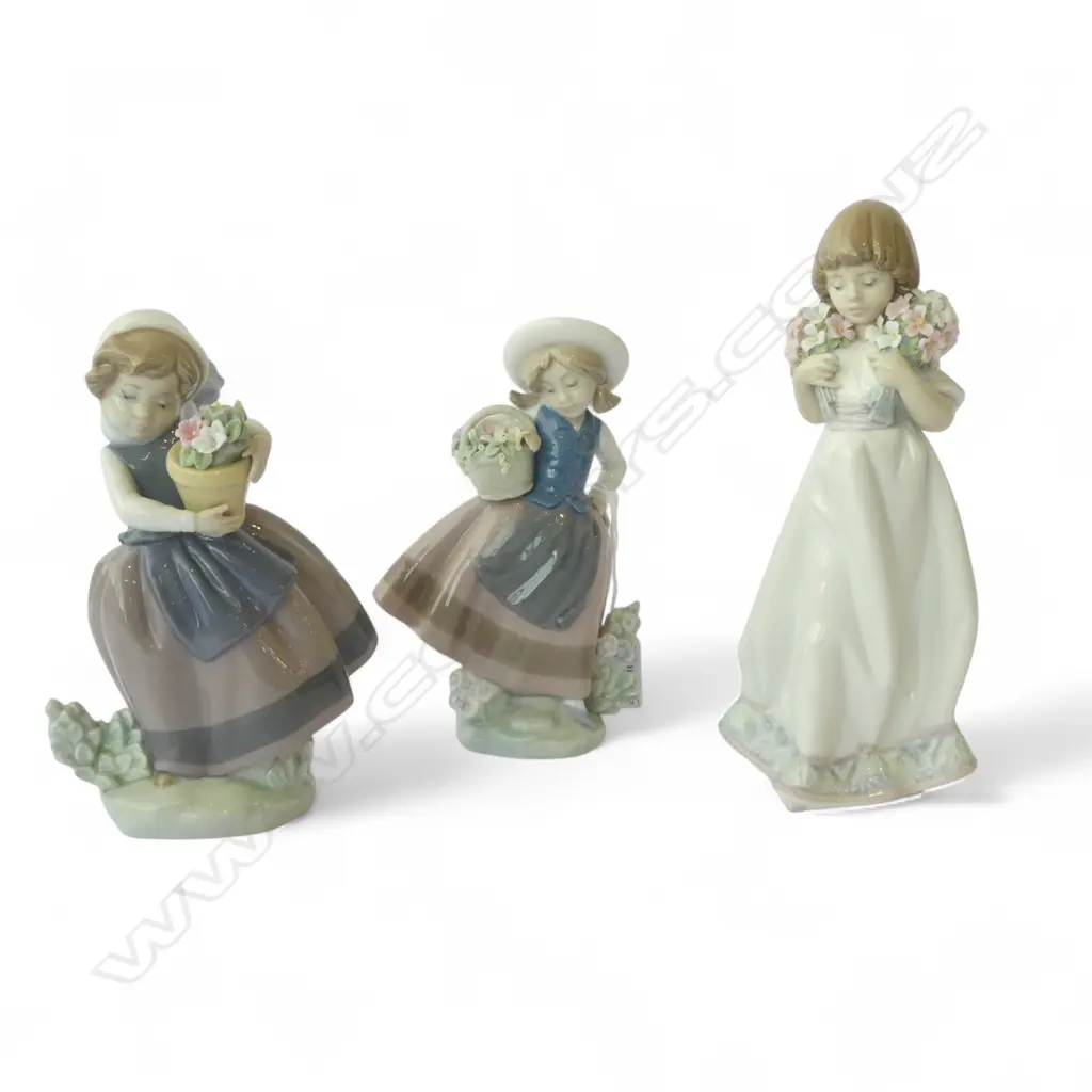 3 LLADRO GIRLS w. FLOWERS, H.200mm losses to flowers Image 1++