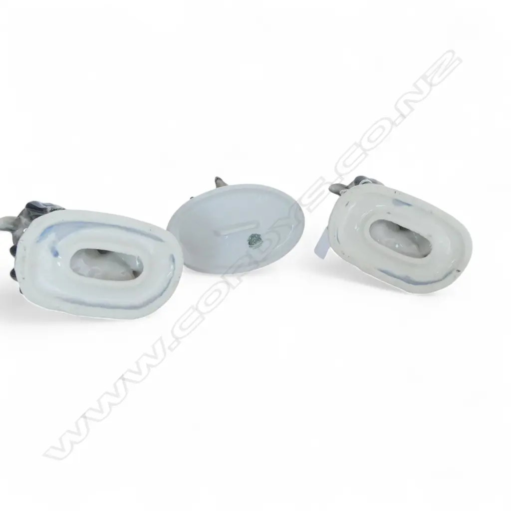 3 FIGURAL PORCLAIN DEER ORNS H160MM Image 1++