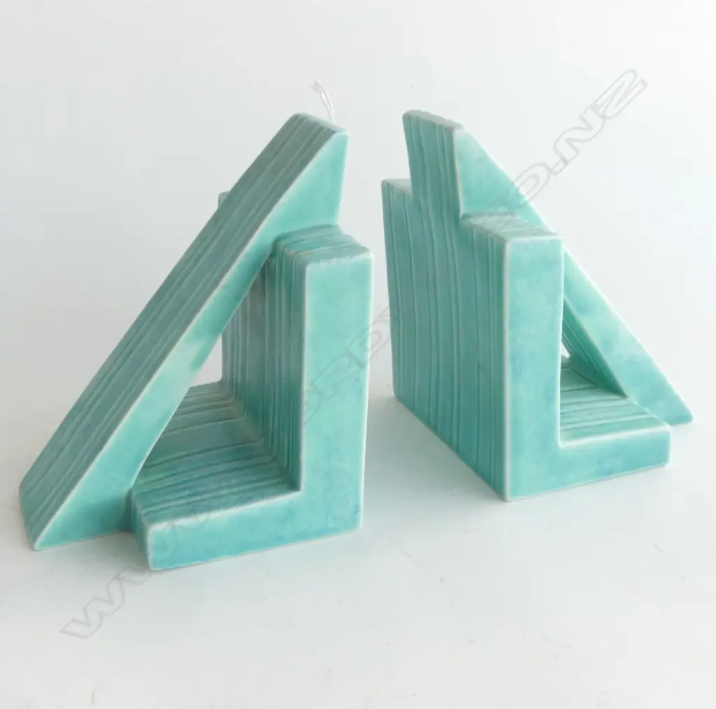 PR ART DECO CARLTON WARE BOOK ENDS (1 w. hairline crack to base) H.145mm Image 1++