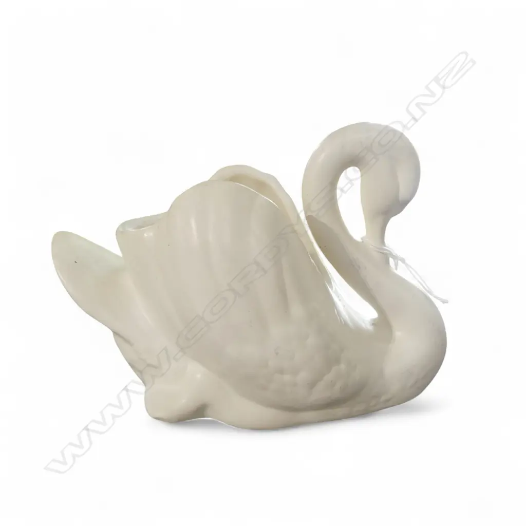 SM 1950s CROWN LYNN SWAN #.154, WITH SGRAFFITTO MARK '50' TO BASE, L.140mm Image 1++