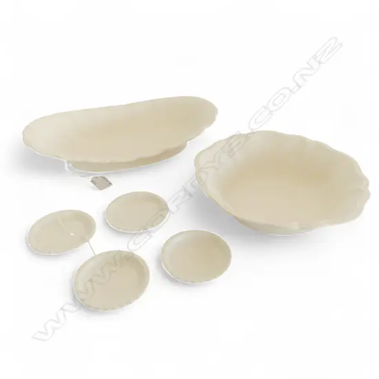 2 SPODE VELAMOUR SCALLOPED DISHES & 4 SML DISHES